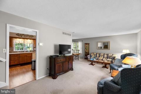 1679 Thorpe Rd, Pasadena, MD 21122 photo 5