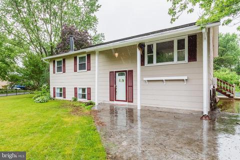 1 Gerald Ct, Severn, MD 21144 photo 2