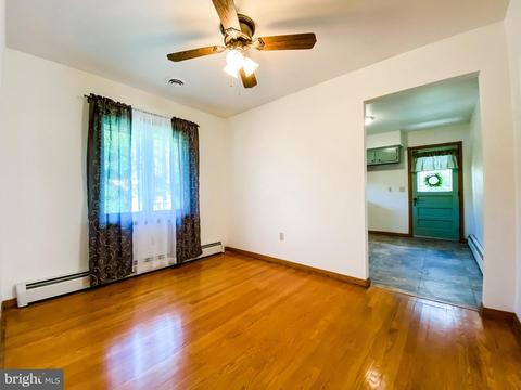 37 E Railroad St, Lonaconing, MD 21539 photo 6