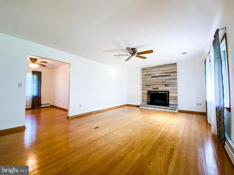 37 E Railroad St, Lonaconing, MD 21539 photo 4