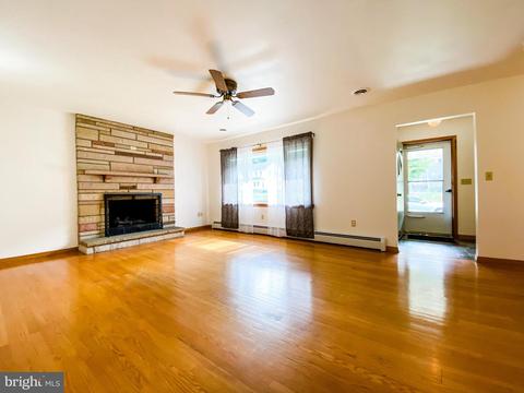 37 E Railroad St, Lonaconing, MD 21539 photo 5