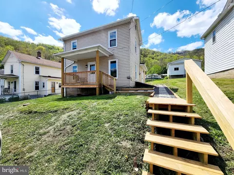 21323 Donna St SW, Westernport, MD 21562