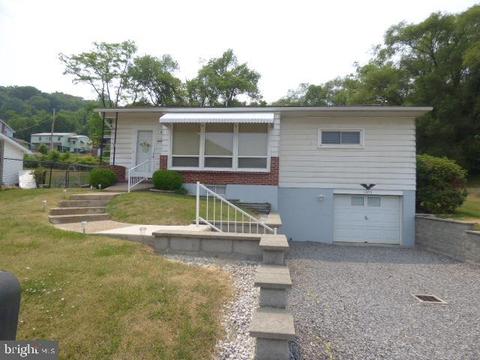 12715 Bowling St, Cumberland, MD 21502