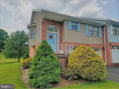 14300 Old Lake Dr SW, Cumberland, MD 21502