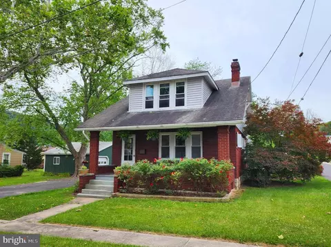 4 N Woodlawn Ave, La Vale, MD 21502