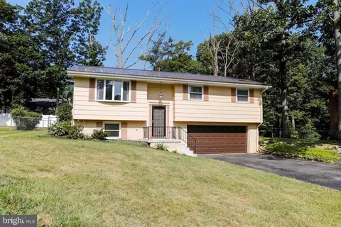 14817 Viewcrest Rd SW, Cumberland, MD 21502