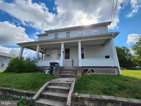 146-148 Bowery St, Frostburg, MD 21532