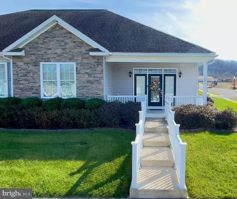 102 Candlewick Ct, Frostburg, MD 21532