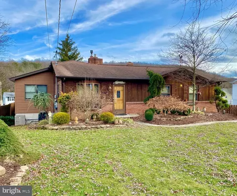 15702 Downing St SW, Cumberland, MD 21502