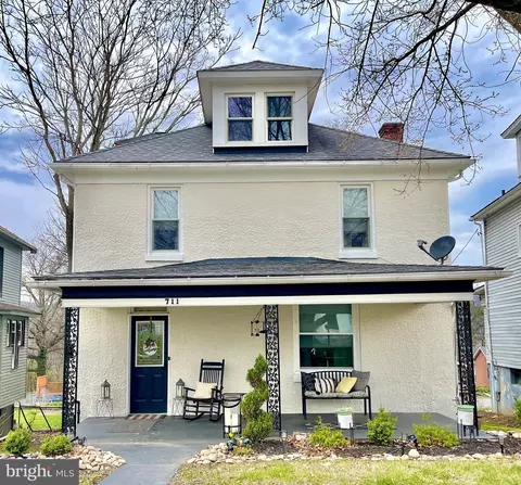 711 Hill Top Dr, Cumberland, MD 21502