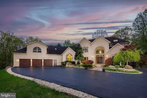 2 Yeoman Ct, La Vale, MD 21502