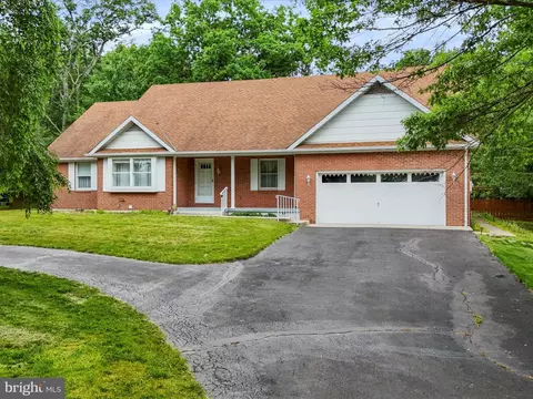 617 Crest Dr, Cumberland, MD 21502