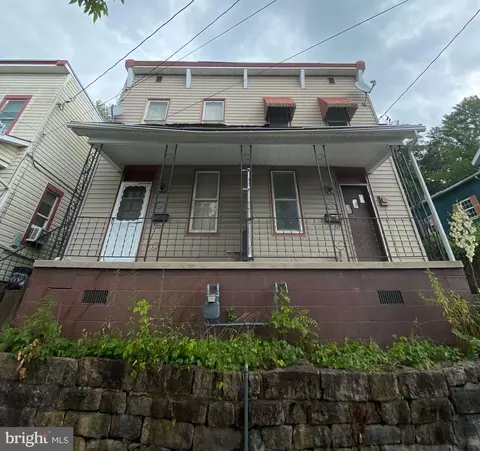 219-221 Independence St, Cumberland, MD 21502