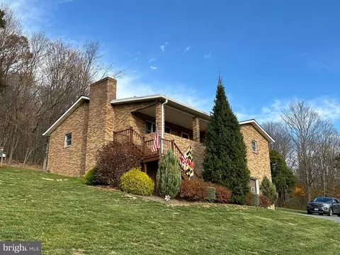 16607 Oceanview Ln, Frostburg, MD 21532