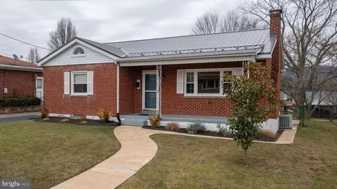 40 Memorial Ave, Cumberland, MD 21502