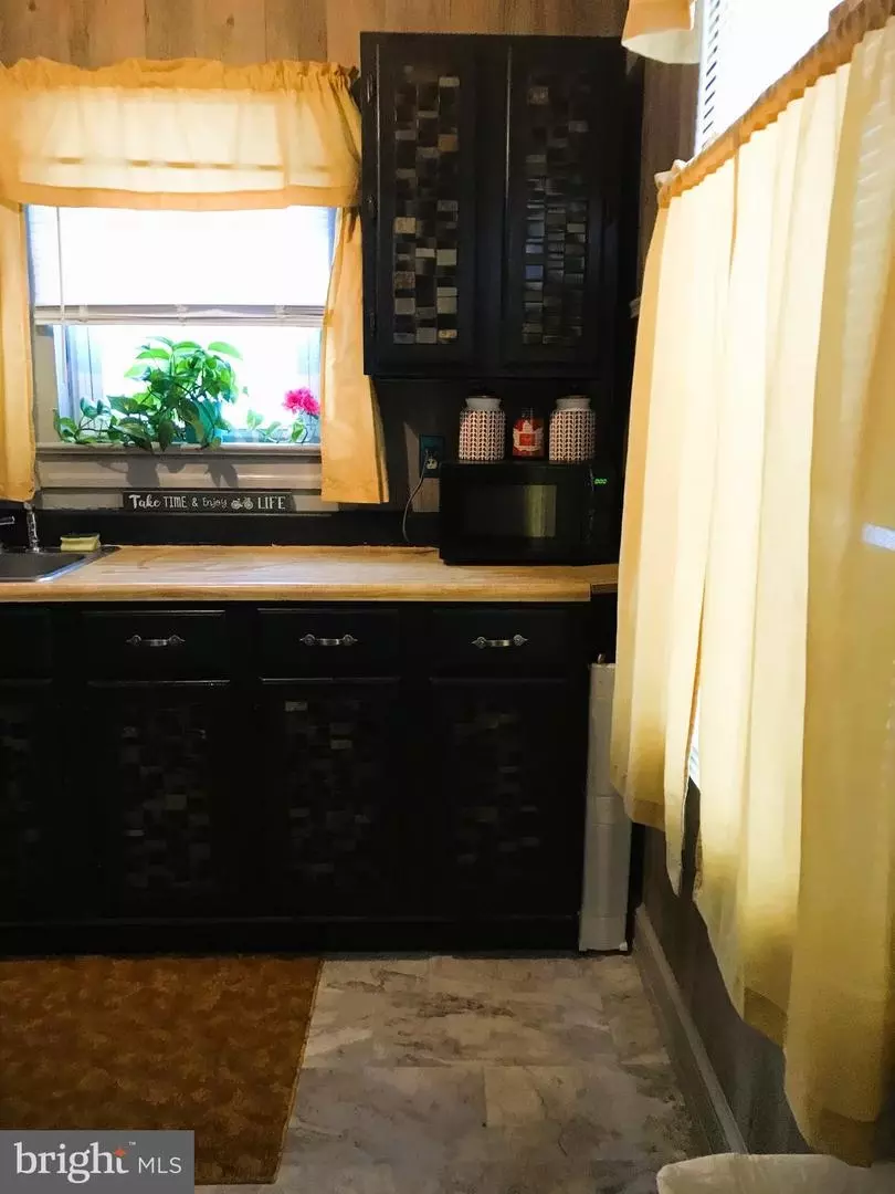 Kitchen - 12817 Bowling St, Cumberland, MD 21502 photo 3 of 6