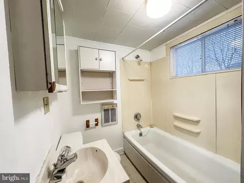 Bath - 7 E Florida Way, Lonaconing, MD 21539 photo 3 of 3