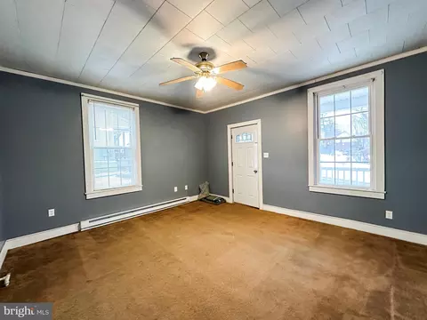 Living - 7 E Florida Way, Lonaconing, MD 21539 photo 6 of 8