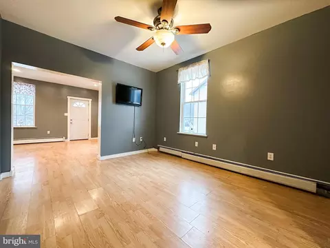 Living - 7 E Florida Way, Lonaconing, MD 21539 photo 4 of 8