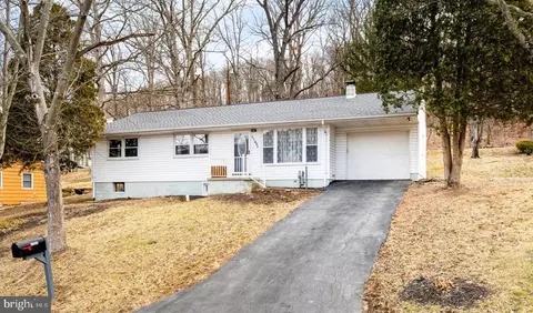 11004 Applewood Dr NW, La Vale, MD 21502