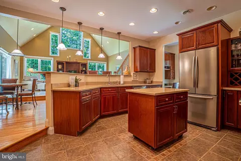 402 Crestview Dr, Frostburg, MD 21532