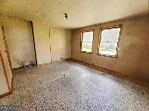 Living - 18918 Bradley St, Barton, MD 21521 photo 9 of 10