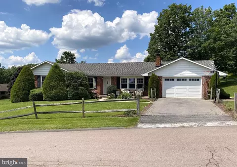16 Greenbriar Ct, Frostburg, MD 21532