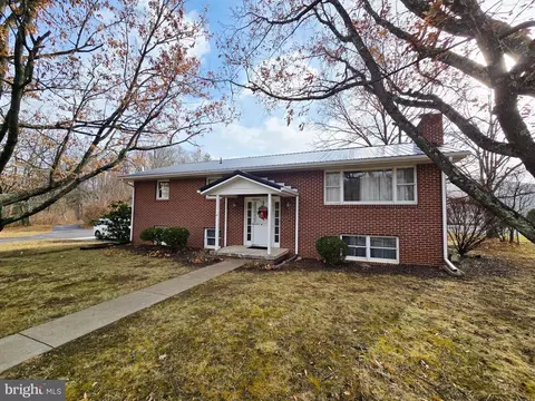 1064 Pine St, La Vale, MD 21502