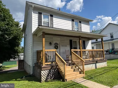 158 Center St, Frostburg, MD 21532