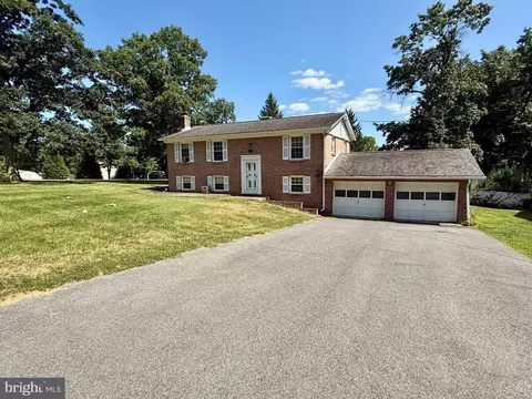 15700 Acorn Ct, Cresaptown, MD 21502