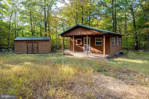 15800 Sprucewood Dr, Frostburg, MD 21532