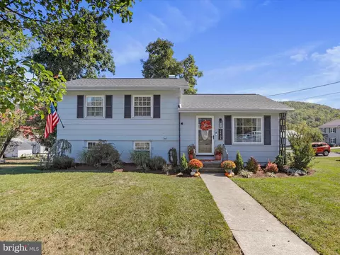 15708 Downing St SW, Cresaptown, MD 21502