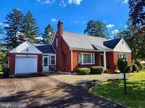 4 Oaklawn Ave, La Vale, MD 21502