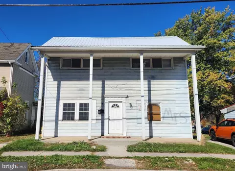 153 Bowery St, Frostburg, MD 21532