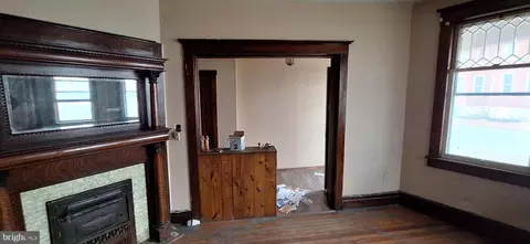 Entry Way - 11 E First St, Cumberland, MD 21502 photo 2 of 9