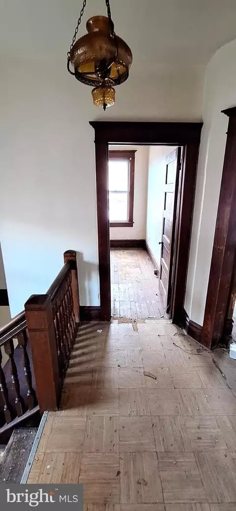 Entry Way - 11 E First St, Cumberland, MD 21502 photo 4 of 9