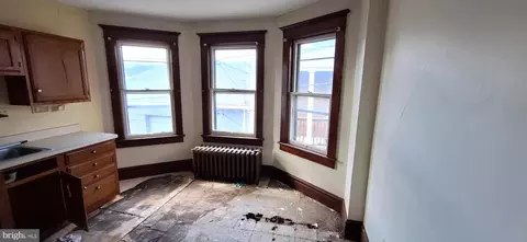 Entry Way - 11 E First St, Cumberland, MD 21502 photo 7 of 9