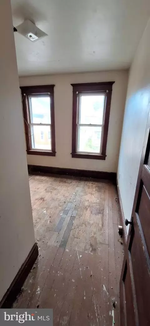 Entry Way - 11 E First St, Cumberland, MD 21502 photo 5 of 9