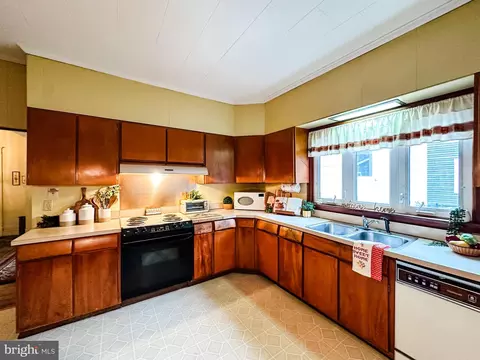 Kitchen - 82 E Main St, Lonaconing, MD 21539 photo 2 of 3