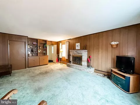 Living - 82 E Main St, Lonaconing, MD 21539 photo 3 of 6