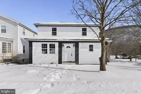 12702 Bowling St, Cumberland, MD 21502