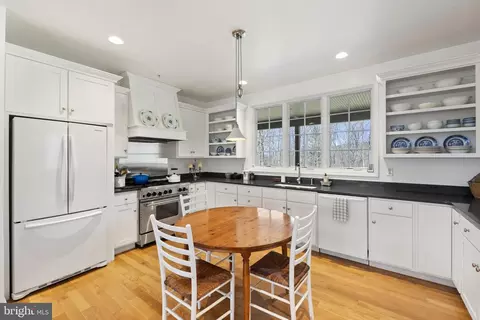 Kitchen - 24200 E Hancock Rd, Flintstone, MD 21530 photo 3 of 5