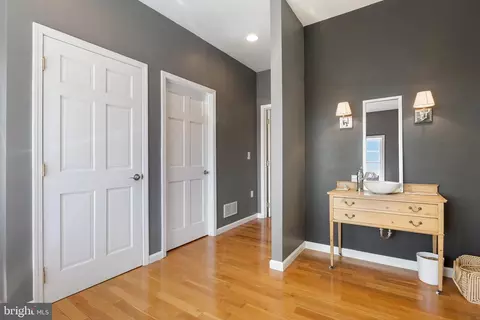 Entry Way - 24200 E Hancock Rd, Flintstone, MD 21530 photo 8 of 22