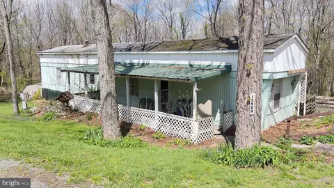 15909 Woodsview Dr, Frostburg, MD 21532