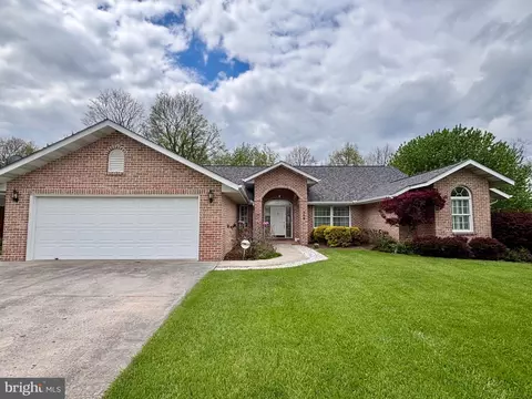 209 James Ct, Frostburg, MD 21532
