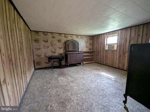 Bedroom - 24001 Perry Hill Rd SW, Barton, MD 21521 photo 2 of 3