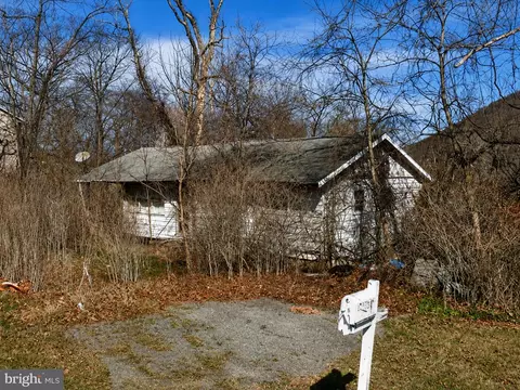 13008 Mallard St, Cumberland, MD 21502