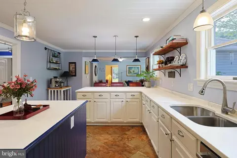 15206 Bourbon St SW, Cresaptown, MD 21502