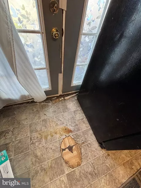 Entry Way - 202 Elder St, Cumberland, MD 21502 photo 11 of 16