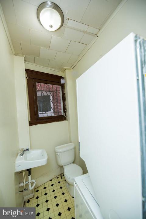 307 E 33rd St, Baltimore, MD 21218 photo 11